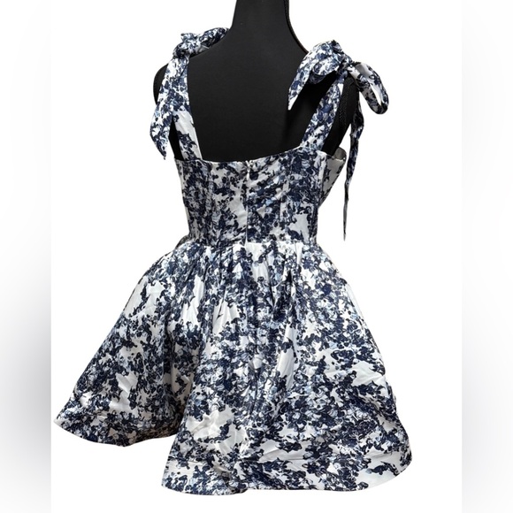 NWT Fashion Nova Blue and White Floral Dress - Picture 3 of 4